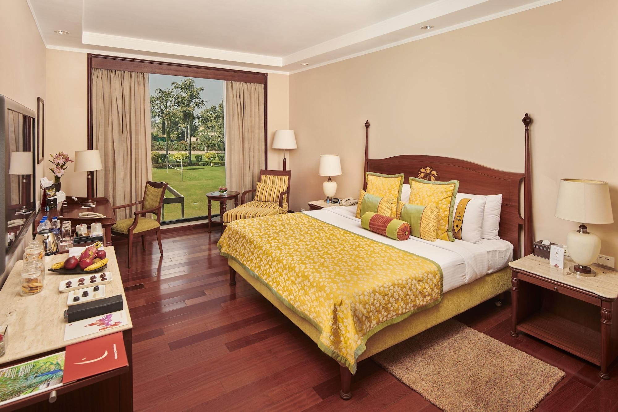 Hotel The Lalit Temple View à Khajurāho Extérieur photo