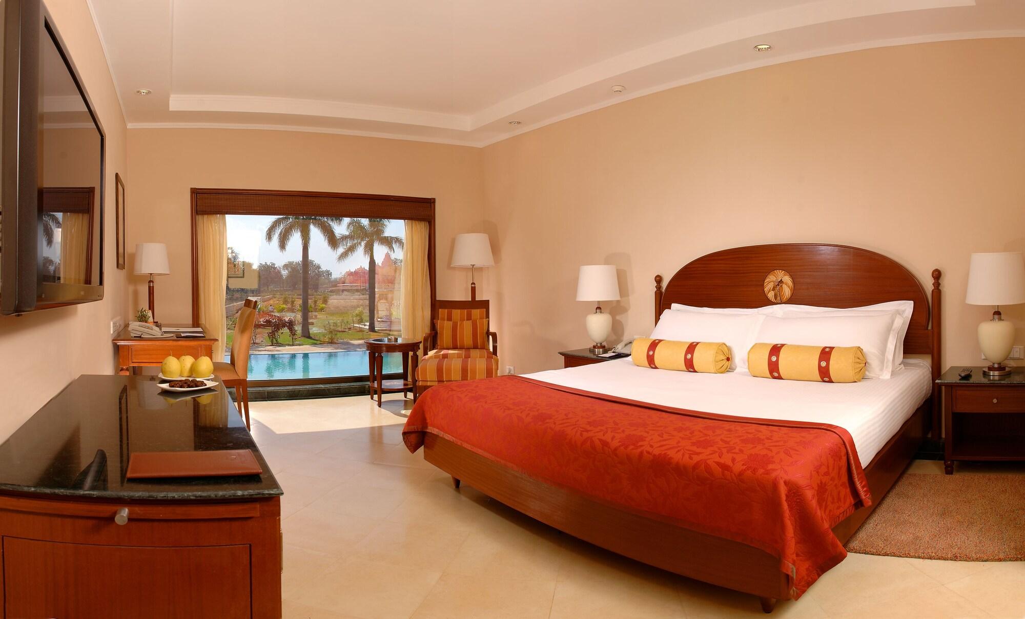 Hotel The Lalit Temple View à Khajurāho Chambre photo