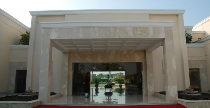 Hotel The Lalit Temple View à Khajurāho Extérieur photo
