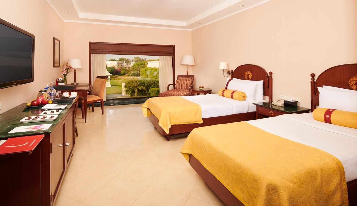 Hotel The Lalit Temple View à Khajurāho Extérieur photo