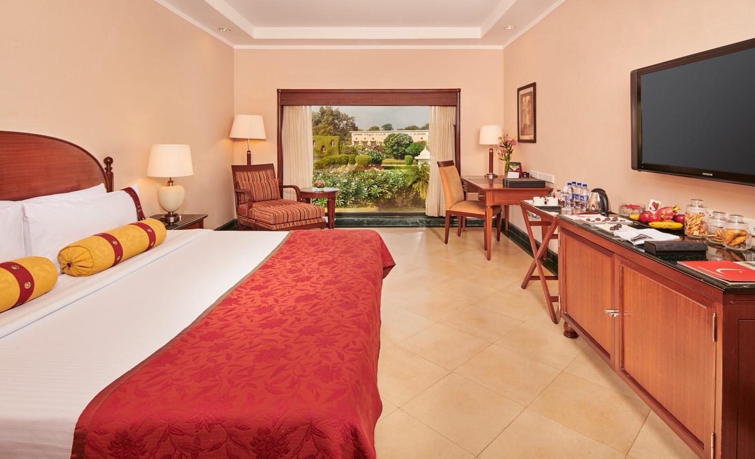 Hotel The Lalit Temple View à Khajurāho Extérieur photo