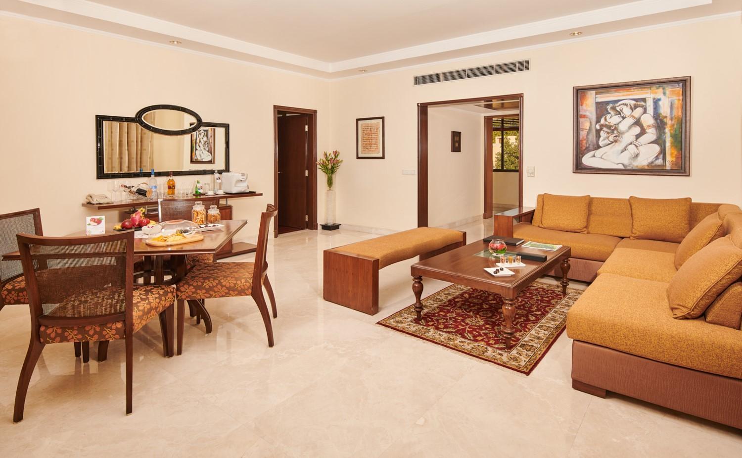Hotel The Lalit Temple View à Khajurāho Extérieur photo