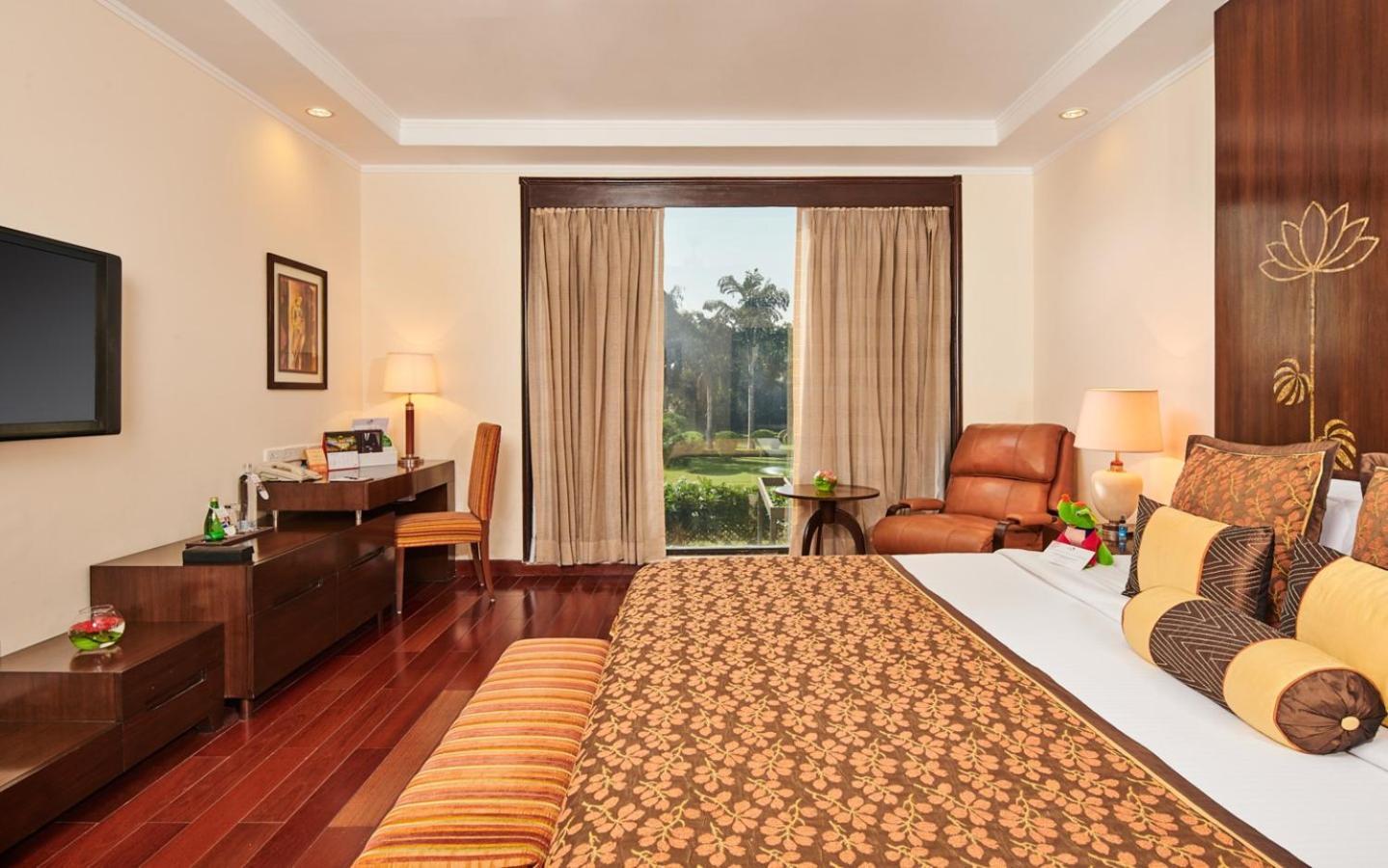 Hotel The Lalit Temple View à Khajurāho Extérieur photo