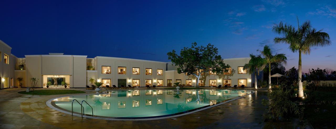Hotel The Lalit Temple View à Khajurāho Facilités photo