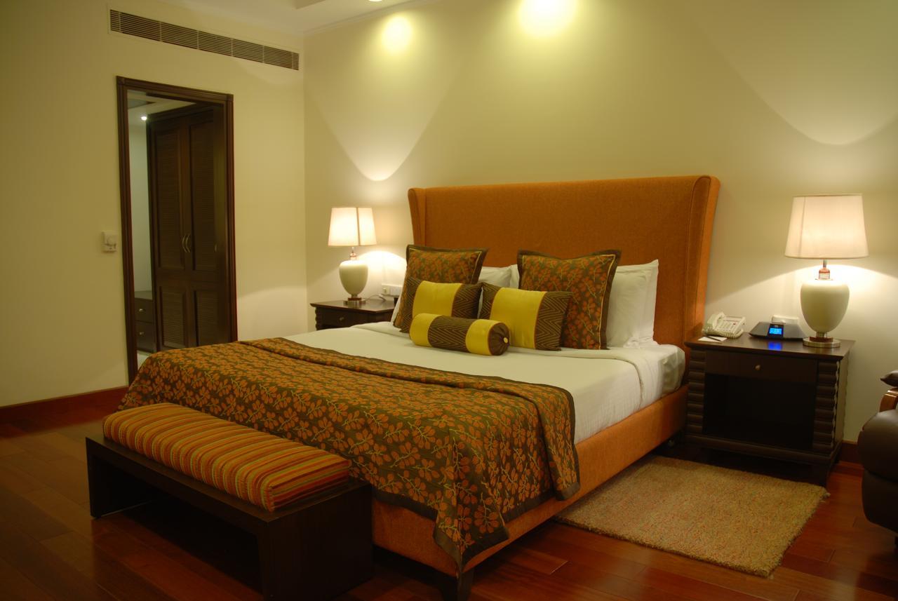 Hotel The Lalit Temple View à Khajurāho Extérieur photo